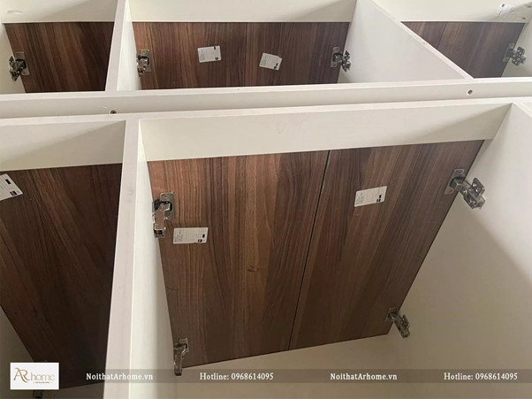 Bề mặt bên trong của tủ bếp nhựa picomat cánh phủ acrylic 