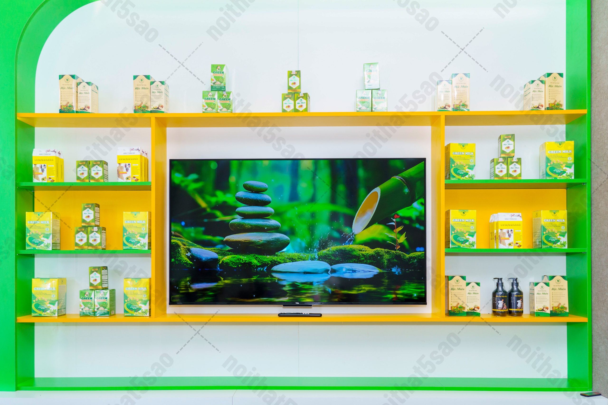 Thi công thiết kế nội thất cửa tiệm 