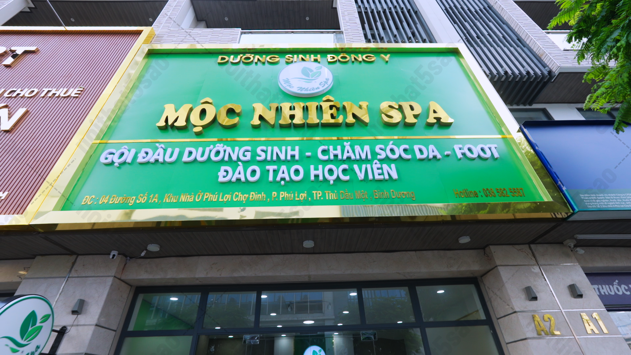 Thi công thiết kế nội thất cửa tiệm