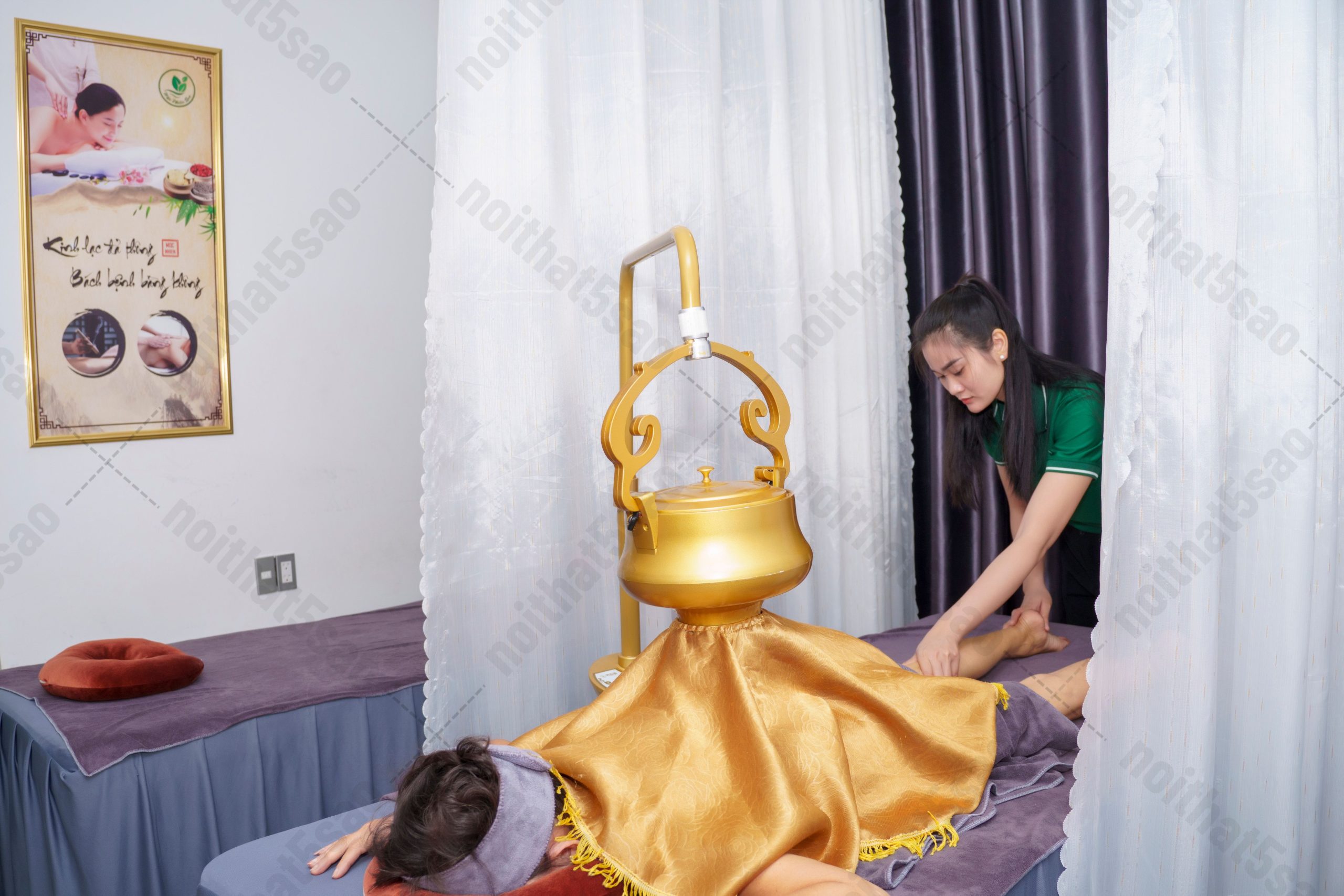 Thi công thiết kế nội thất cửa tiệm 