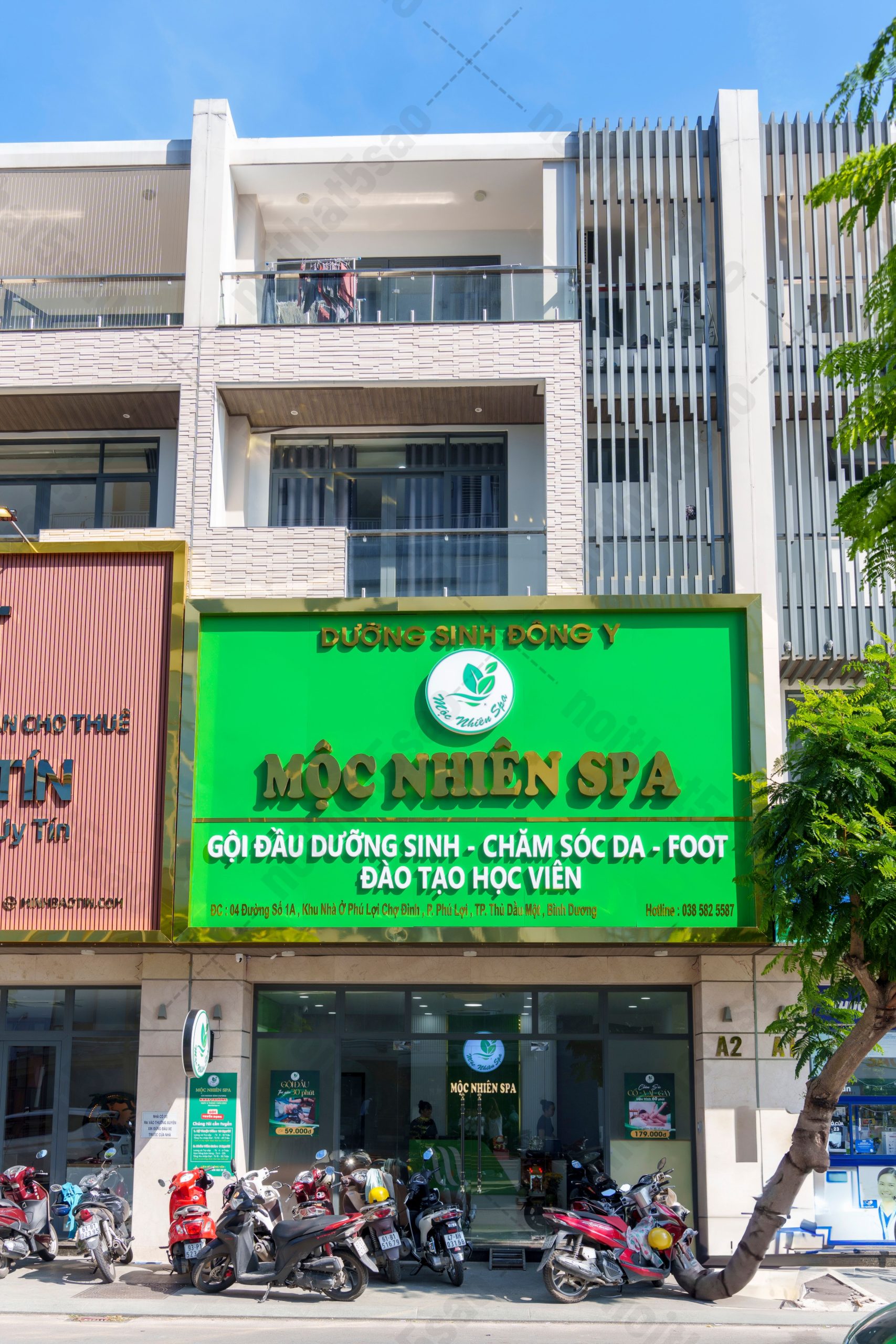 Thi công thiết kế nội thất cửa tiệm 