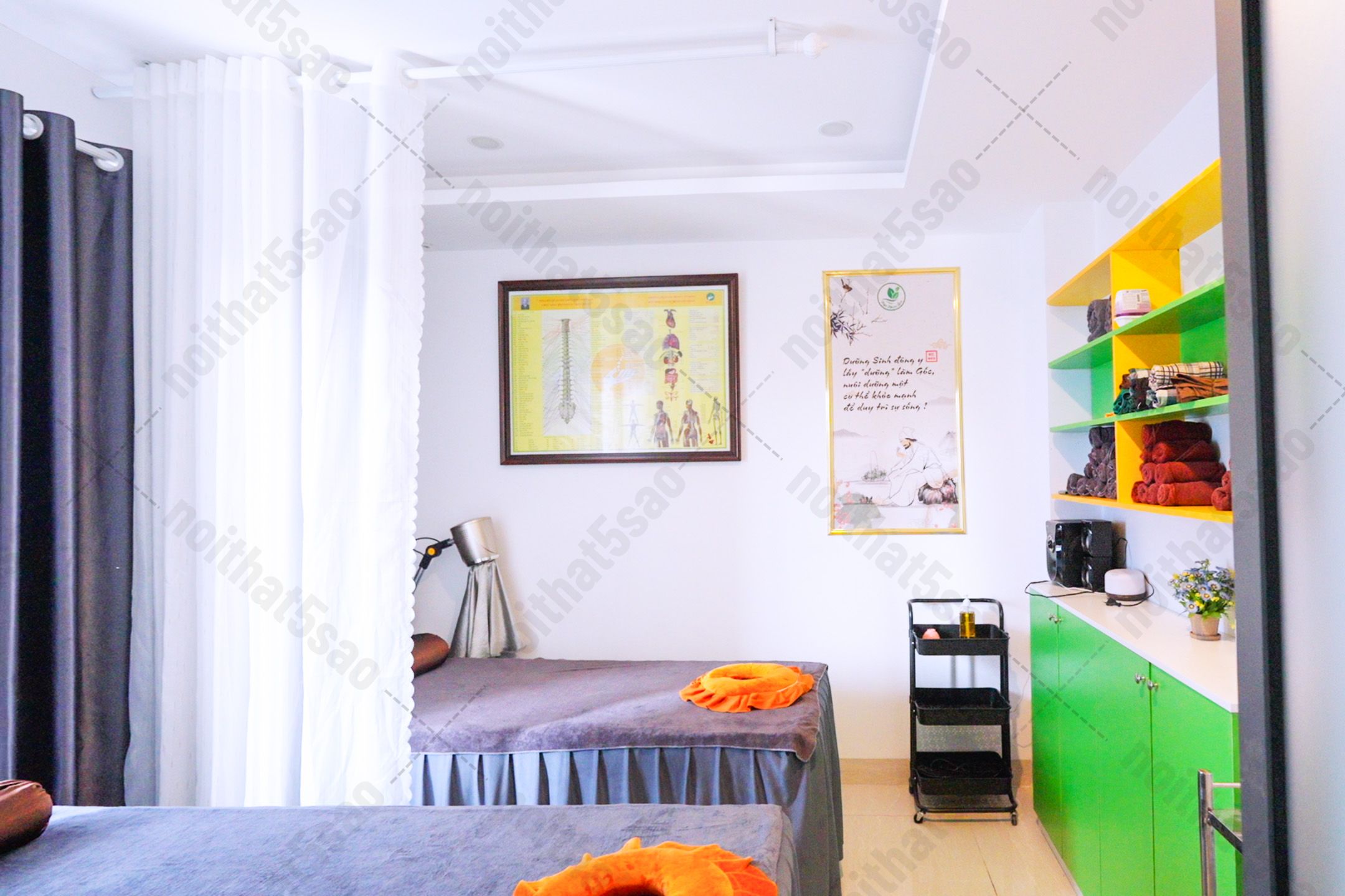 Thi công thiết kế nội thất cửa tiệm