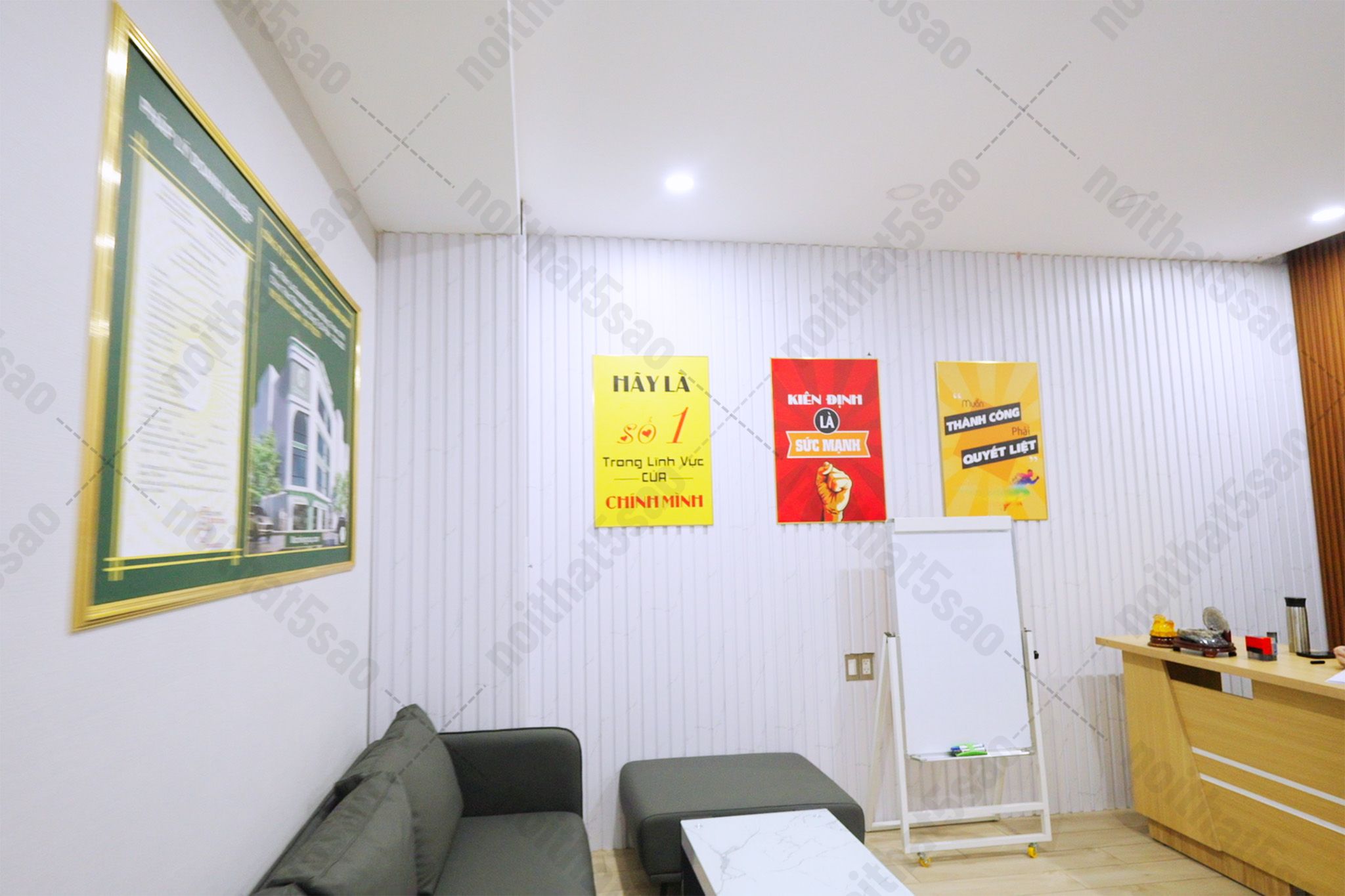 Thi công thiết kế nội thất cửa tiệm 