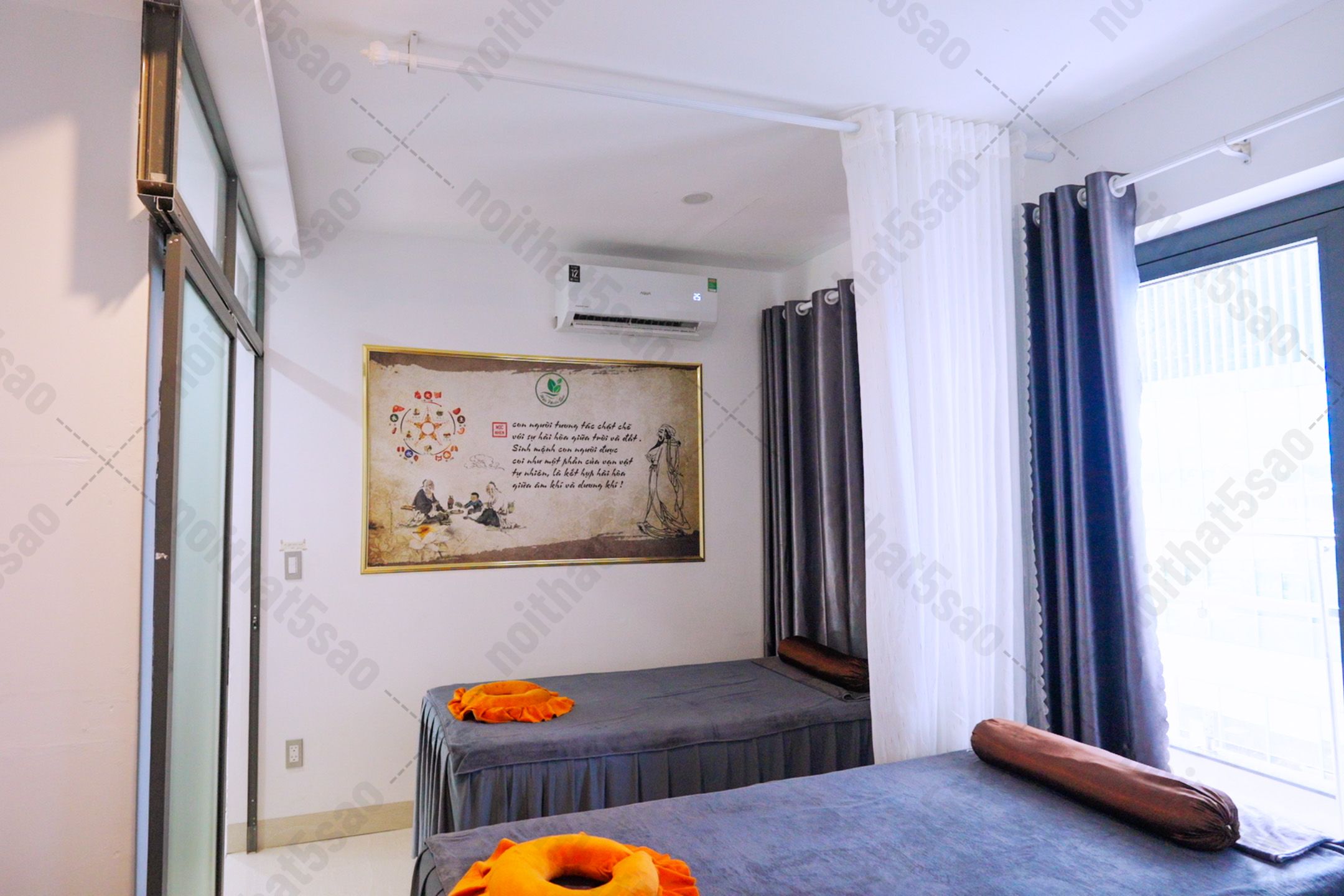 Thi công thiết kế nội thất cửa tiệm 