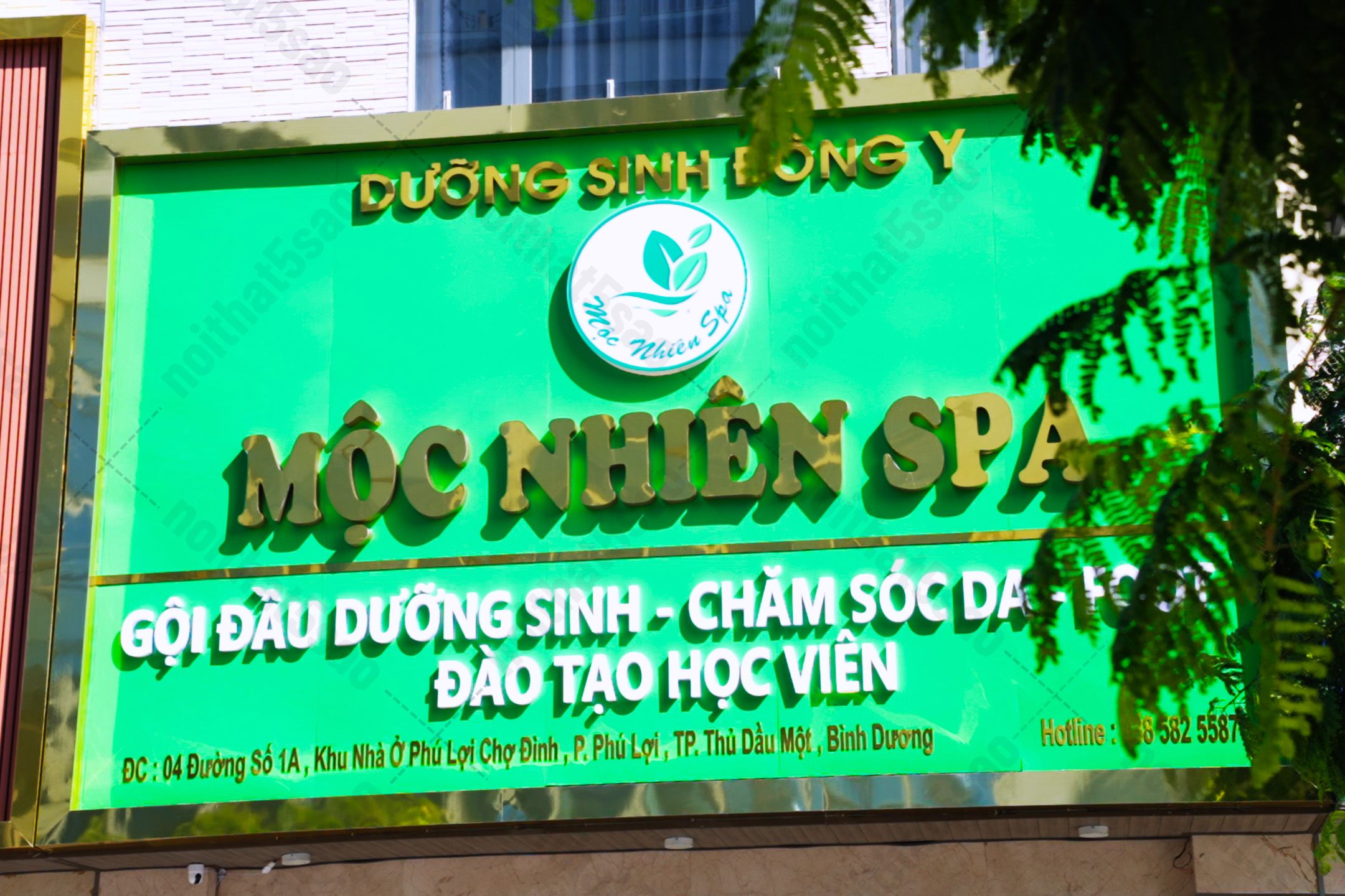 Thi công thiết kế nội thất cửa tiệm 