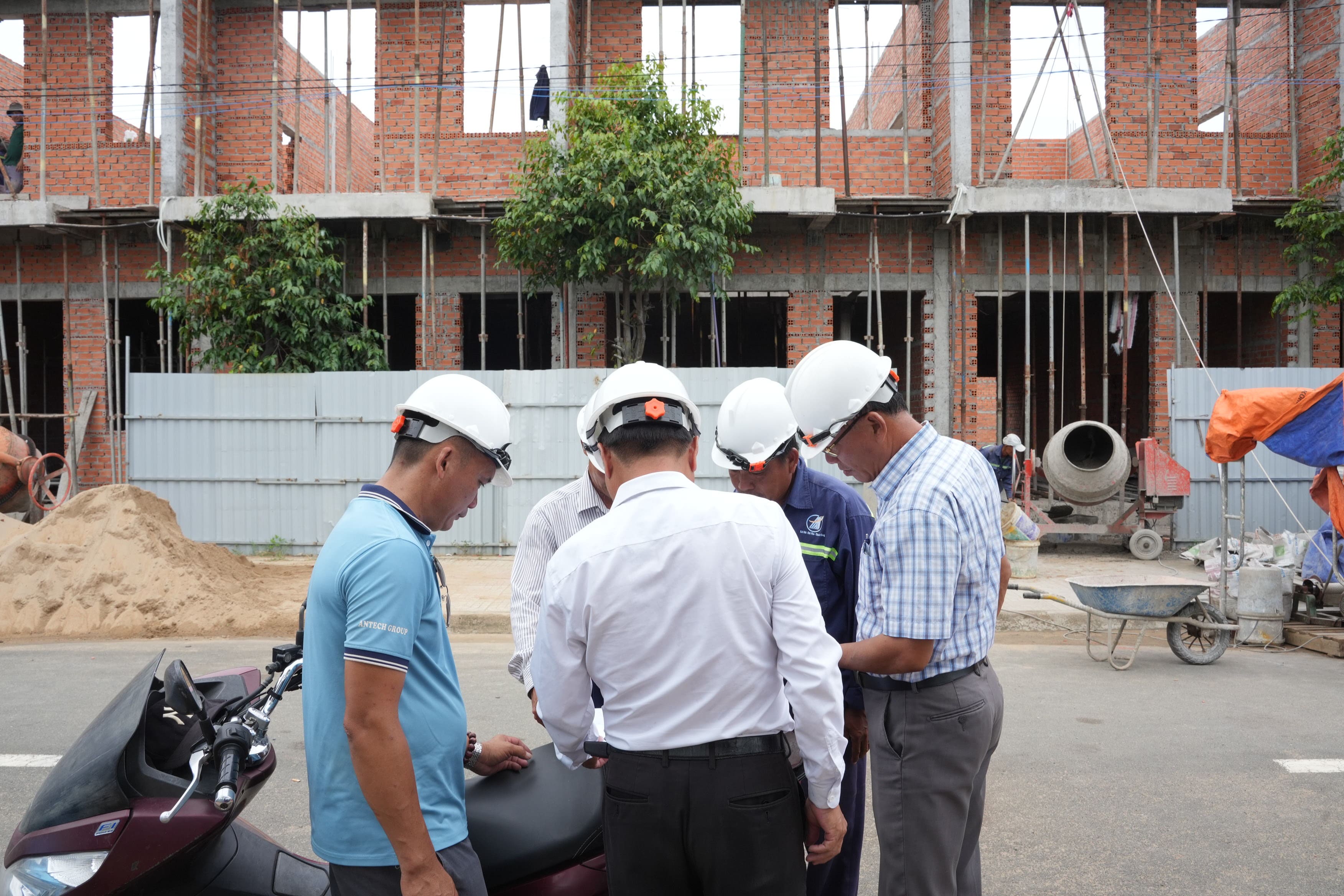 Chi phí phát sinh hơn nhiều tháng khác
